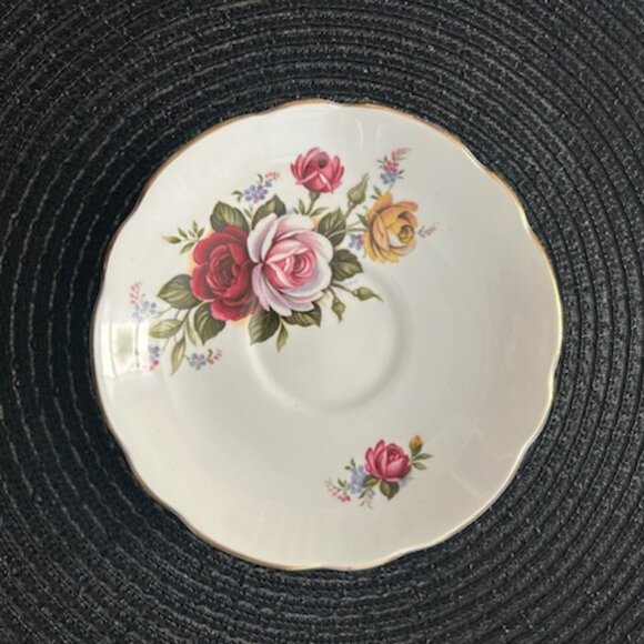 Vintage Regency English Bone China Teacup & Saucer Set - Pink Roses w/Gold Trim - Picture 3 of 7